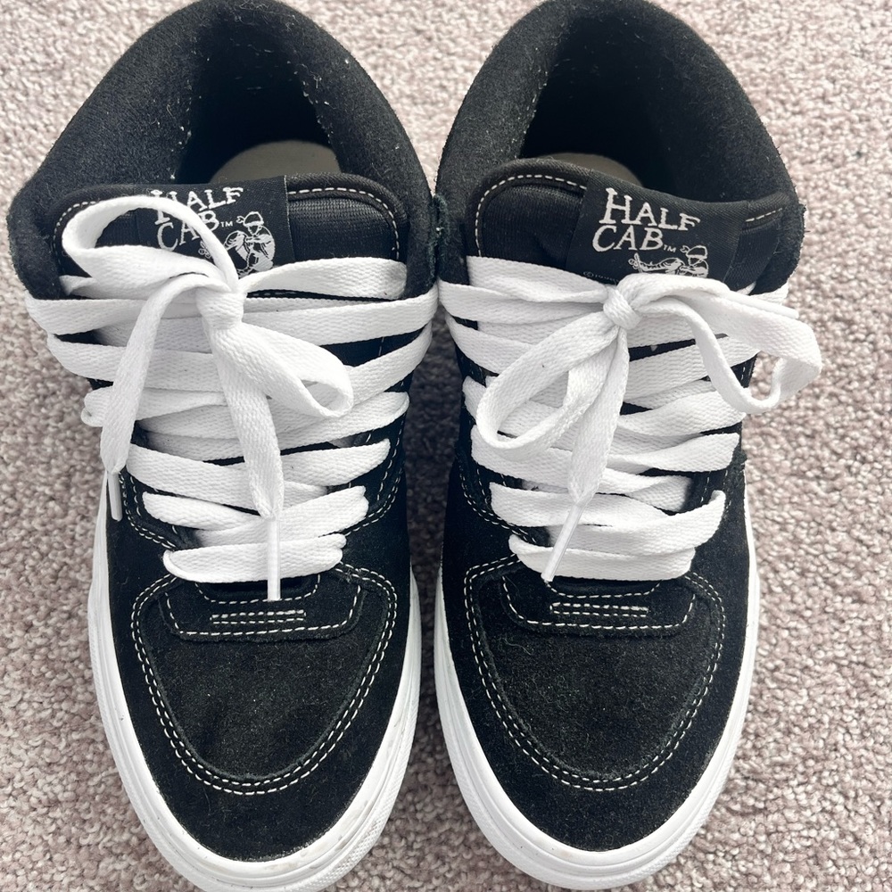 Half cab skate shoes